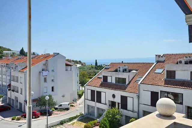 Split2 Apartment