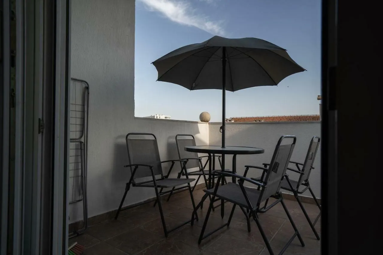 Split2 Apartment